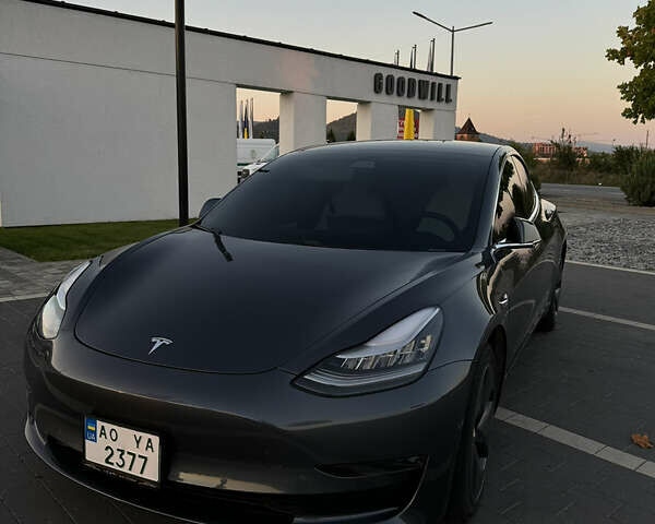 Серый Тесла Модель 3, объемом двигателя 0 л и пробегом 95 тыс. км за 19100 $, фото 1 на Automoto.ua