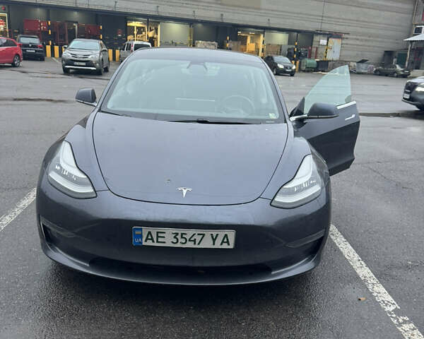 Серый Тесла Модель 3, объемом двигателя 0 л и пробегом 90 тыс. км за 15500 $, фото 1 на Automoto.ua