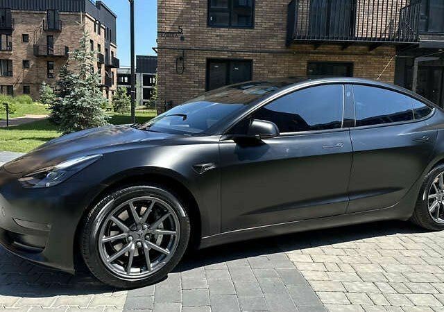 Тесла Модель 3 2020 в Львове на Automoto.ua Серый Тесла Модель 3, объемом двигателя 0 л и пробегом 70 тыс. км за 16000 $, фото 1 на Automoto.ua