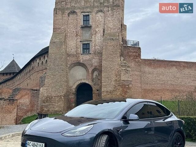 Серый Тесла Модель 3, объемом двигателя 0 л и пробегом 49 тыс. км за 20500 $, фото 1 на Automoto.ua