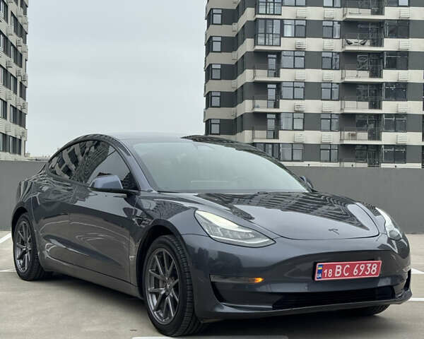 Серый Тесла Модель 3, объемом двигателя 0 л и пробегом 198 тыс. км за 15300 $, фото 1 на Automoto.ua