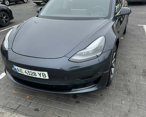 Серый Тесла Модель 3, объемом двигателя 0 л и пробегом 138 тыс. км за 18900 $, фото 1 на Automoto.ua