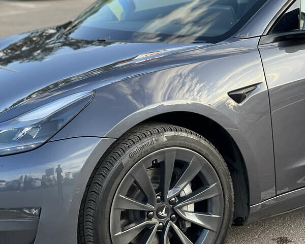 Серый Тесла Модель 3, объемом двигателя 0 л и пробегом 64 тыс. км за 23000 $, фото 1 на Automoto.ua