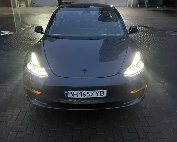 Серый Тесла Модель 3, объемом двигателя 0 л и пробегом 67 тыс. км за 18200 $, фото 1 на Automoto.ua
