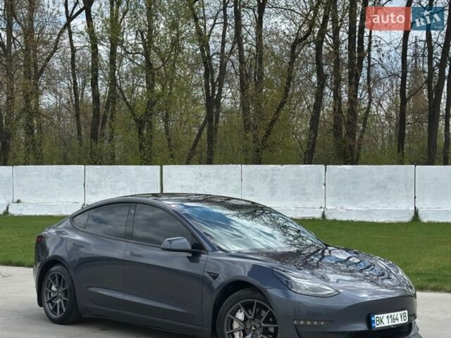Серый Тесла Модель 3, объемом двигателя 0 л и пробегом 158 тыс. км за 15500 $, фото 1 на Automoto.ua