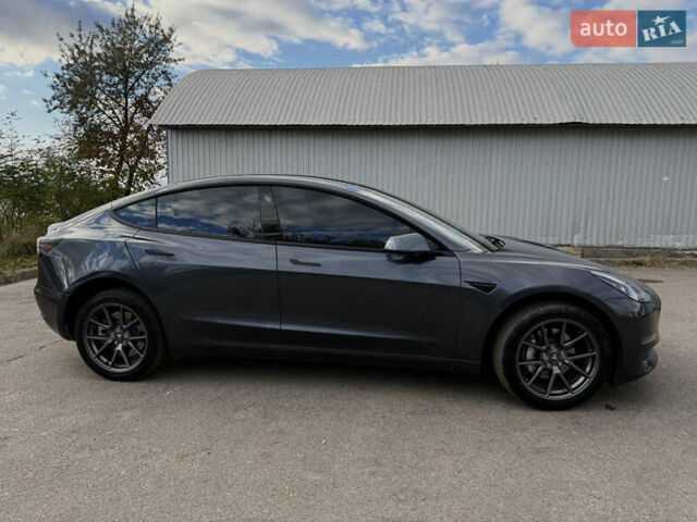 Тесла Модель 3 2021 у Бердичеве на Automoto.ua Сірий Тесла Модель 3, об'ємом двигуна 0 л та пробігом 82 тис. км за 23000 $, фото 1 на Automoto.ua