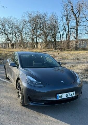 Серый Тесла Модель 3, объемом двигателя 0 л и пробегом 57 тыс. км за 20000 $, фото 1 на Automoto.ua