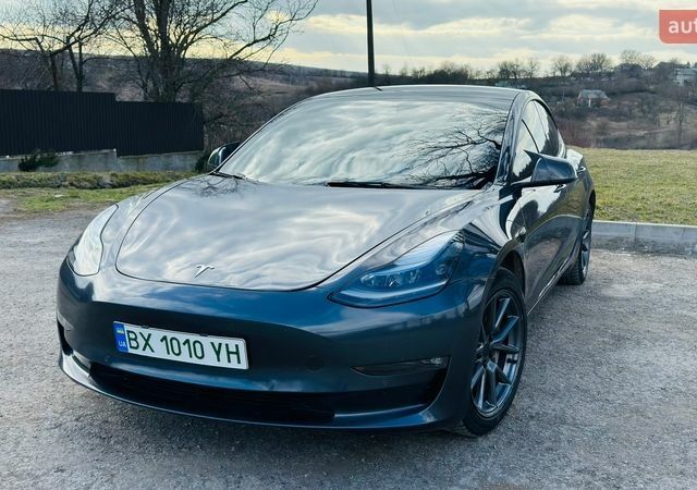 Серый Тесла Модель 3, объемом двигателя 0 л и пробегом 167 тыс. км за 16700 $, фото 1 на Automoto.ua