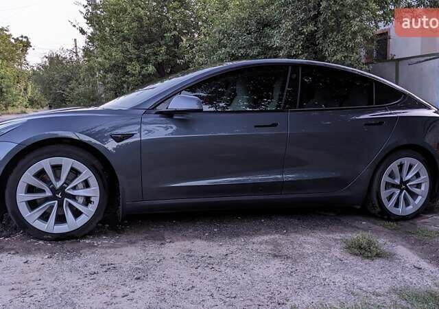 Серый Тесла Модель 3, объемом двигателя 0 л и пробегом 23 тыс. км за 19500 $, фото 1 на Automoto.ua