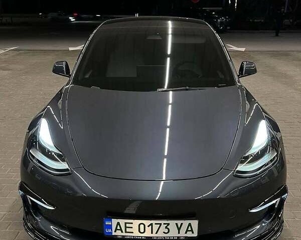Серый Тесла Модель 3, объемом двигателя 0 л и пробегом 30 тыс. км за 22000 $, фото 1 на Automoto.ua