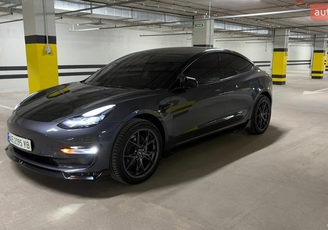 Серый Тесла Модель 3, объемом двигателя 0 л и пробегом 41 тыс. км за 28200 $, фото 1 на Automoto.ua