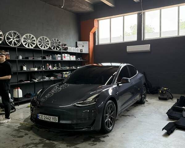 Серый Тесла Модель 3, объемом двигателя 0 л и пробегом 69 тыс. км за 22500 $, фото 1 на Automoto.ua