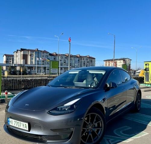 Серый Тесла Модель 3, объемом двигателя 0 л и пробегом 64 тыс. км за 21000 $, фото 1 на Automoto.ua