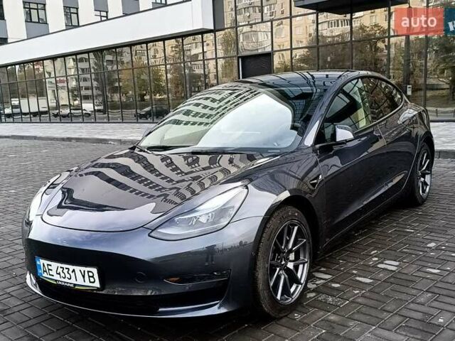 Тесла Модель 3 2022 в Днепре (Днепропетровске) на Automoto.ua Серый Тесла Модель 3, объемом двигателя 0 л и пробегом 30 тыс. км за 19500 $, фото 1 на Automoto.ua