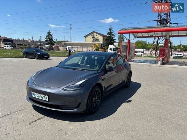 Серый Тесла Модель 3, объемом двигателя 0 л и пробегом 44 тыс. км за 21000 $, фото 1 на Automoto.ua