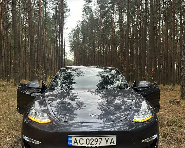 Серый Тесла Модель 3, объемом двигателя 0 л и пробегом 10 тыс. км за 32500 $, фото 1 на Automoto.ua