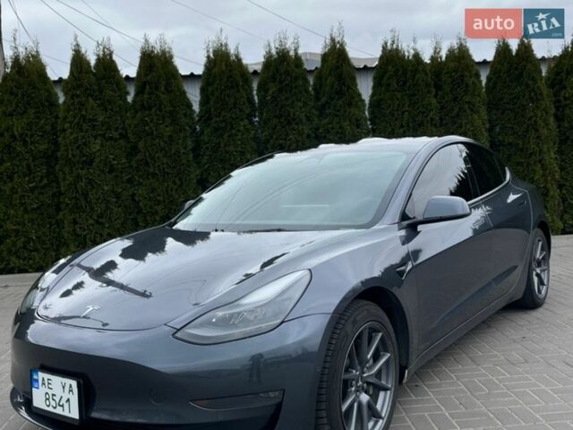 Серый Тесла Модель 3, объемом двигателя 0 л и пробегом 227 тыс. км за 19400 $, фото 1 на Automoto.ua