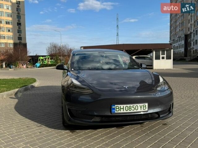 Серый Тесла Модель 3, объемом двигателя 0 л и пробегом 300 тыс. км за 15500 $, фото 1 на Automoto.ua