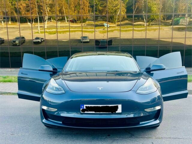 Серый Тесла Модель 3, объемом двигателя 0 л и пробегом 50 тыс. км за 22900 $, фото 1 на Automoto.ua