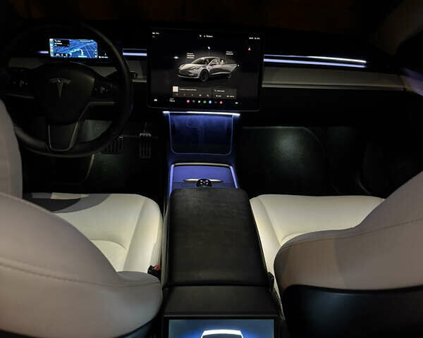 Серый Тесла Модель 3, объемом двигателя 0 л и пробегом 131 тыс. км за 27000 $, фото 1 на Automoto.ua