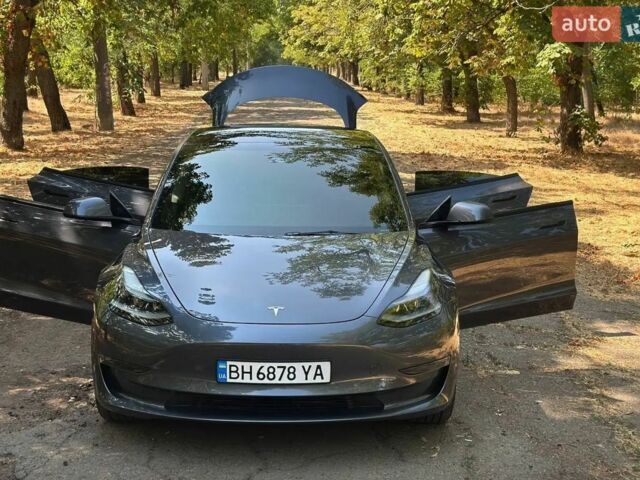 Серый Тесла Модель 3, объемом двигателя 0 л и пробегом 27 тыс. км за 21200 $, фото 1 на Automoto.ua