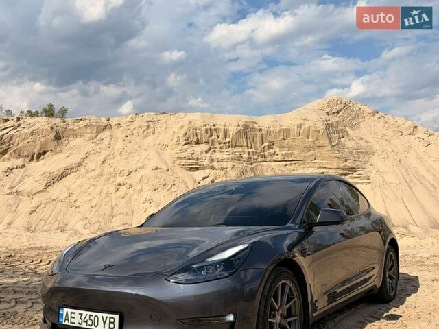 Серый Тесла Модель 3, объемом двигателя 0 л и пробегом 37 тыс. км за 24300 $, фото 1 на Automoto.ua