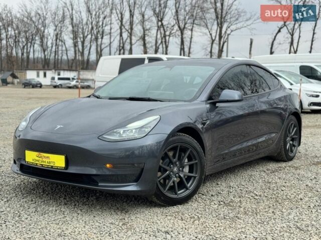 Серый Тесла Модель 3, объемом двигателя 0 л и пробегом 32 тыс. км за 21000 $, фото 1 на Automoto.ua