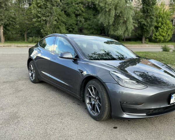Серый Тесла Модель 3, объемом двигателя 0 л и пробегом 10 тыс. км за 20400 $, фото 1 на Automoto.ua