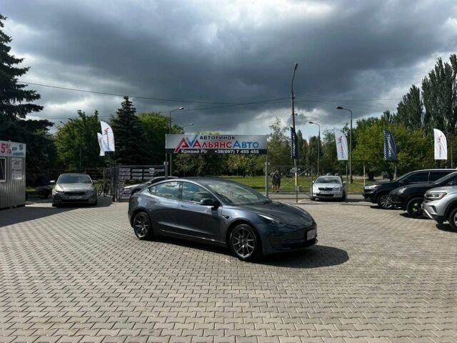 Серый Тесла Модель 3, объемом двигателя 6.3 л и пробегом 11 тыс. км за 20400 $, фото 1 на Automoto.ua