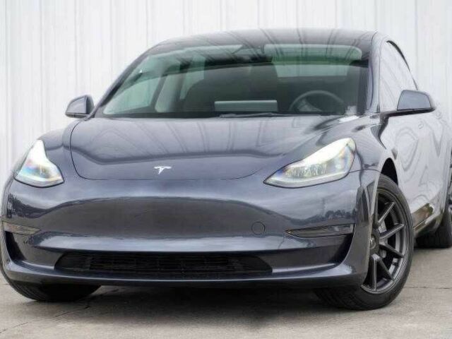 Серый Тесла Модель 3, объемом двигателя 0 л и пробегом 19 тыс. км за 13000 $, фото 1 на Automoto.ua