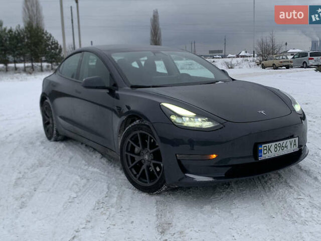 Серый Тесла Модель 3, объемом двигателя 0 л и пробегом 52 тыс. км за 22800 $, фото 1 на Automoto.ua
