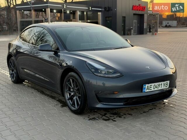Серый Тесла Модель 3, объемом двигателя 0 л и пробегом 60 тыс. км за 20500 $, фото 1 на Automoto.ua