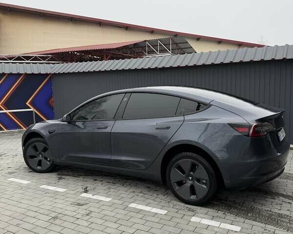 Серый Тесла Модель 3, объемом двигателя 0 л и пробегом 49 тыс. км за 21000 $, фото 1 на Automoto.ua