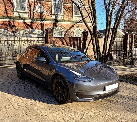 Серый Тесла Модель 3, объемом двигателя 0.32 л и пробегом 53 тыс. км за 20500 $, фото 1 на Automoto.ua