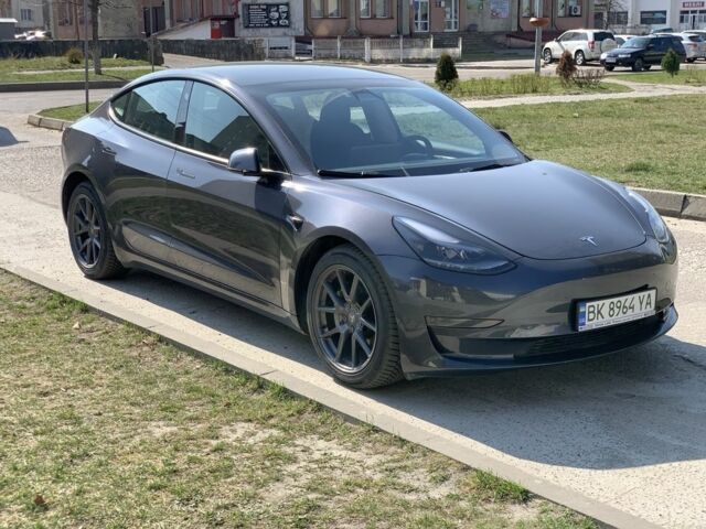 Серый Тесла Модель 3, объемом двигателя 0 л и пробегом 53 тыс. км за 18700 $, фото 1 на Automoto.ua