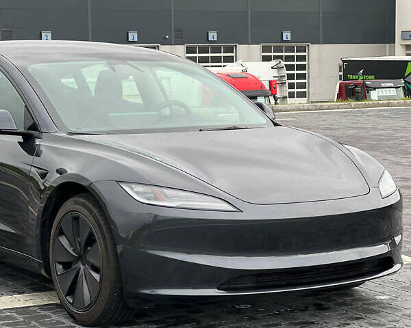 Серый Тесла Модель 3, объемом двигателя 0 л и пробегом 4 тыс. км за 27500 $, фото 1 на Automoto.ua
