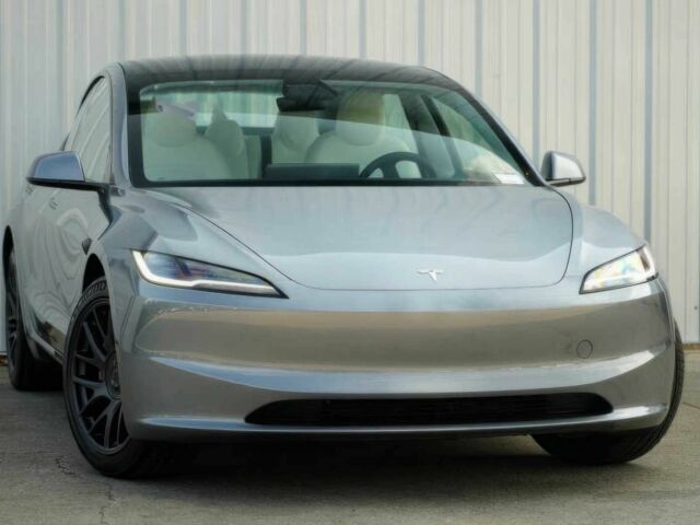 Сірий Тесла Модель 3, об'ємом двигуна 0 л та пробігом 18 тис. км за 15500 $, фото 1 на Automoto.ua