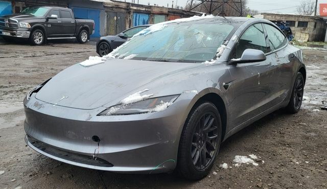 Серый Тесла Модель 3, объемом двигателя 0 л и пробегом 200 тыс. км за 23000 $, фото 1 на Automoto.ua