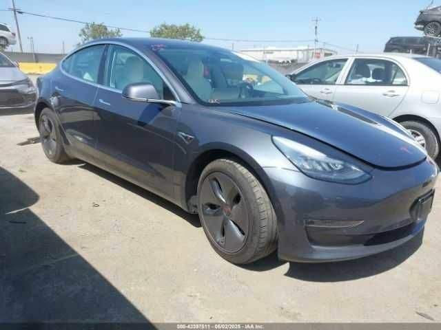 Серый Тесла Модель 3, объемом двигателя 0 л и пробегом 143 тыс. км за 12800 $, фото 1 на Automoto.ua