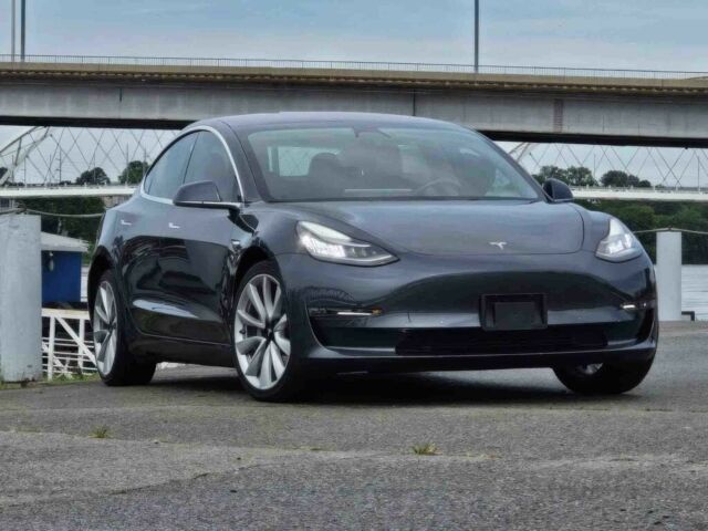 Сірий Тесла Модель 3, об'ємом двигуна 0 л та пробігом 66 тис. км за 11300 $, фото 1 на Automoto.ua