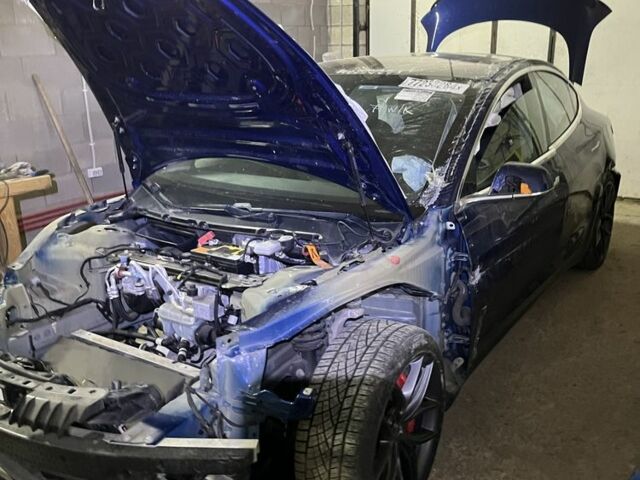 Синій Тесла Модель 3, об'ємом двигуна 0 л та пробігом 150 тис. км за 10000 $, фото 1 на Automoto.ua