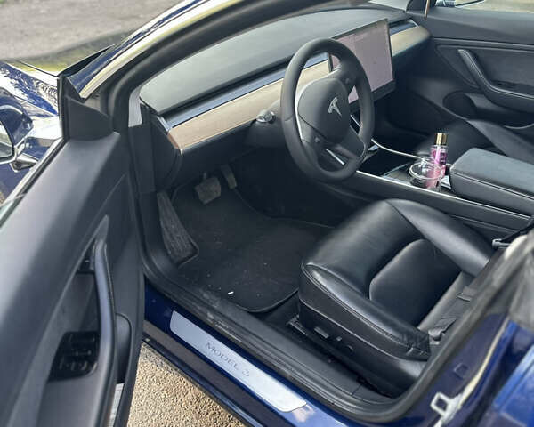 Синий Тесла Модель 3, объемом двигателя 0 л и пробегом 131 тыс. км за 15499 $, фото 1 на Automoto.ua