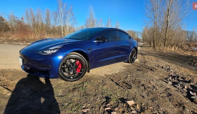 Синий Тесла Модель 3, объемом двигателя 0 л и пробегом 97 тыс. км за 16600 $, фото 1 на Automoto.ua