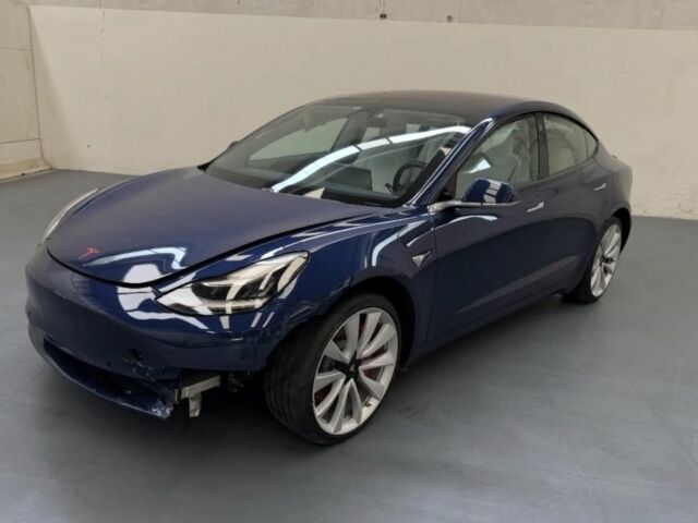 Синий Тесла Модель 3, объемом двигателя 0 л и пробегом 124 тыс. км за 13718 $, фото 1 на Automoto.ua