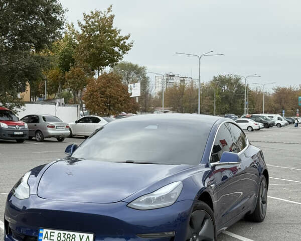 Тесла Модель 3 2020 в Днепре (Днепропетровске) на Automoto.ua Синий Тесла Модель 3, объемом двигателя 0 л и пробегом 140 тыс. км за 14900 $, фото 1 на Automoto.ua