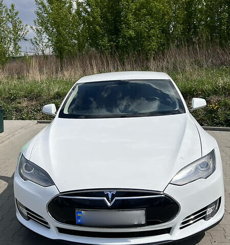 Белый Тесла Модель С, объемом двигателя 0 л и пробегом 109 тыс. км за 27777 $, фото 1 на Automoto.ua