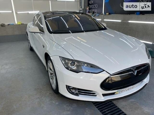 Белый Тесла Модель С, объемом двигателя 0 л и пробегом 135 тыс. км за 17999 $, фото 1 на Automoto.ua