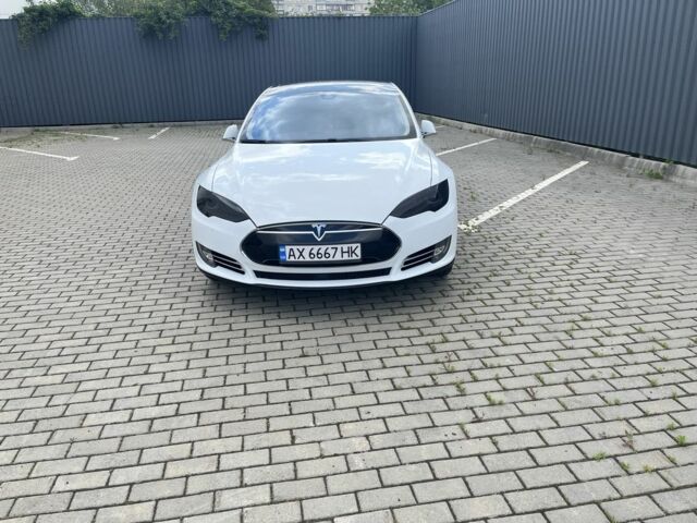 Белый Тесла Модель С, объемом двигателя 0 л и пробегом 116 тыс. км за 15999 $, фото 1 на Automoto.ua