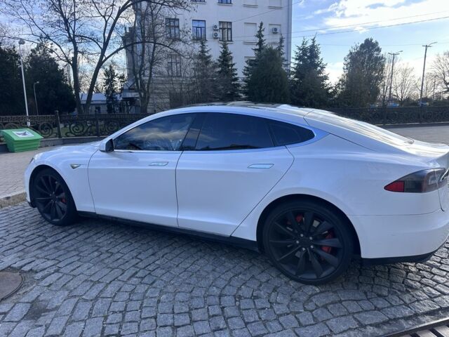 Белый Тесла Модель С, объемом двигателя 0 л и пробегом 170 тыс. км за 13500 $, фото 1 на Automoto.ua