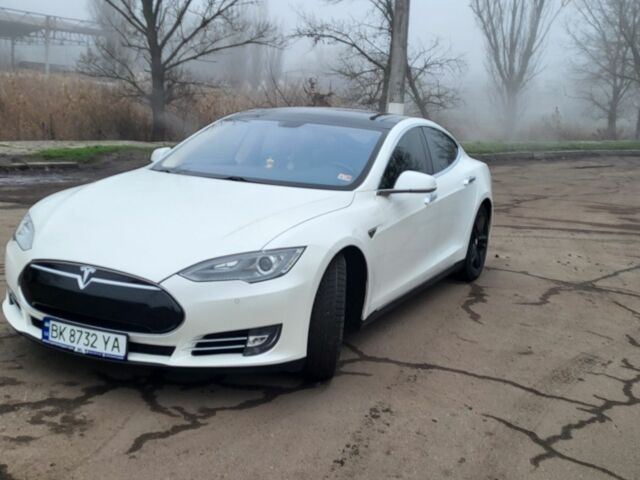 Білий Тесла Модель С, об'ємом двигуна 0 л та пробігом 164 тис. км за 15000 $, фото 1 на Automoto.ua